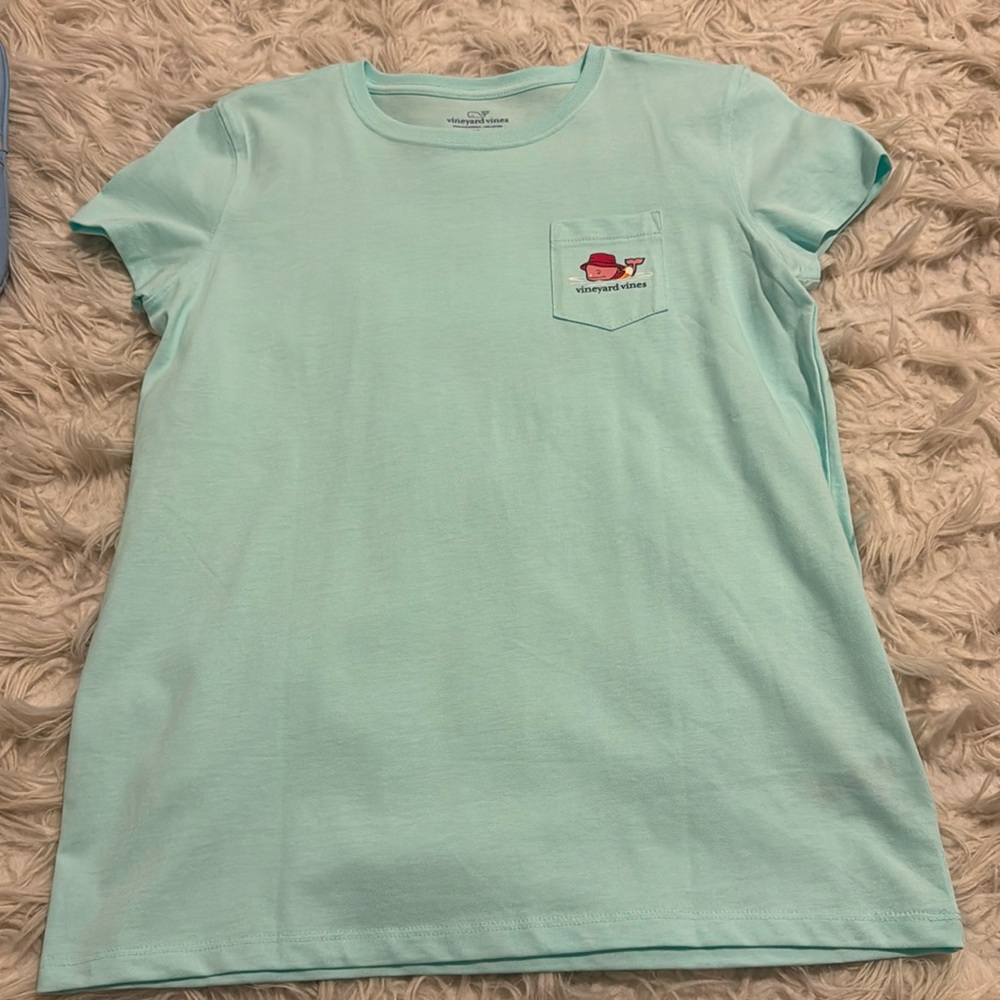Turquoise vineyard vines tee shirt